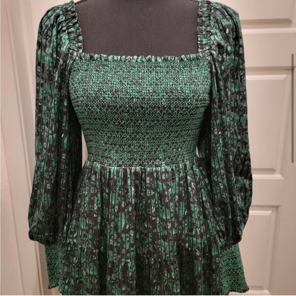 Alice + Olivia Rowen Smocked Floral Dress - Picture 4 of 10